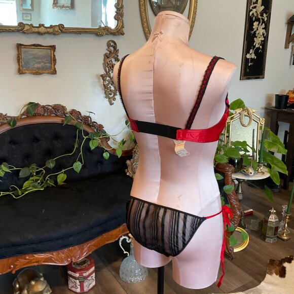 Vintage Fredericks of Hollywood Lace Underwire Bra & Panty Set Size 36B - Picture 3 of 5